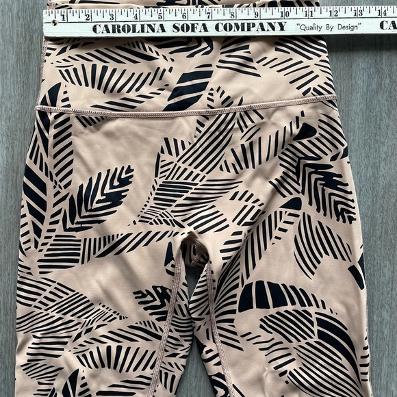 Aerie Camel And Black Leave Print Stretchy Leggings Women’s Medium - Picture 9 of 11